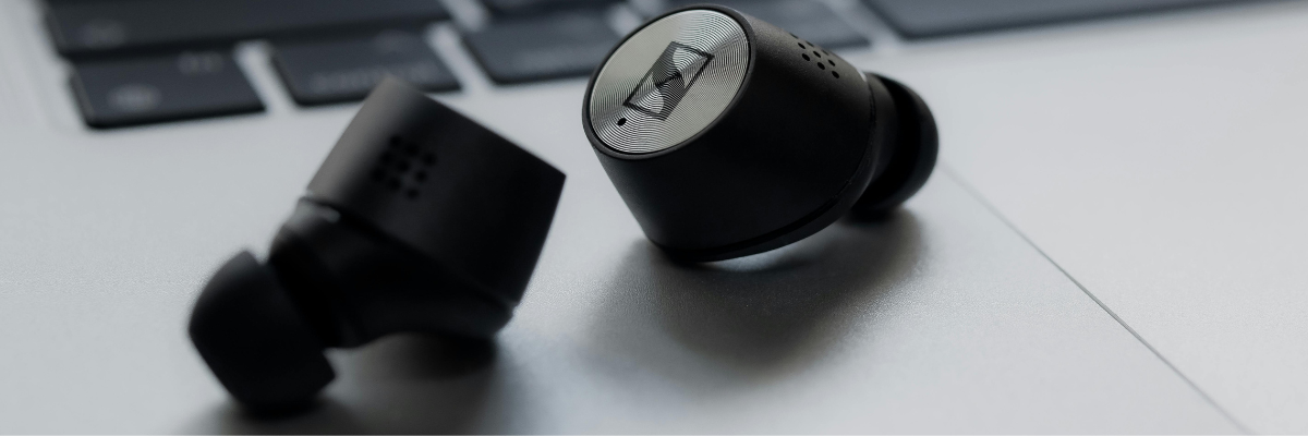 5 Earbuds That Look Like Hearing Aids